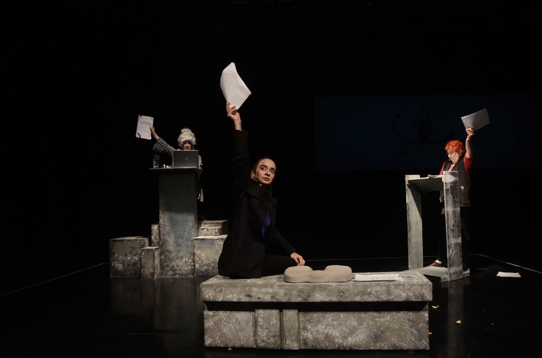Bajo tierra - Bajo Tierra Teatro