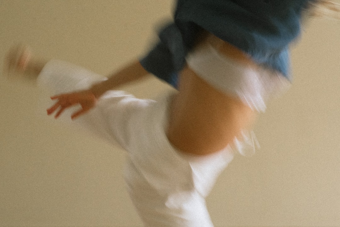 Raw-Flaw: Movimiento crudo, la falla como recurso para fluir. Laura Ahumada 