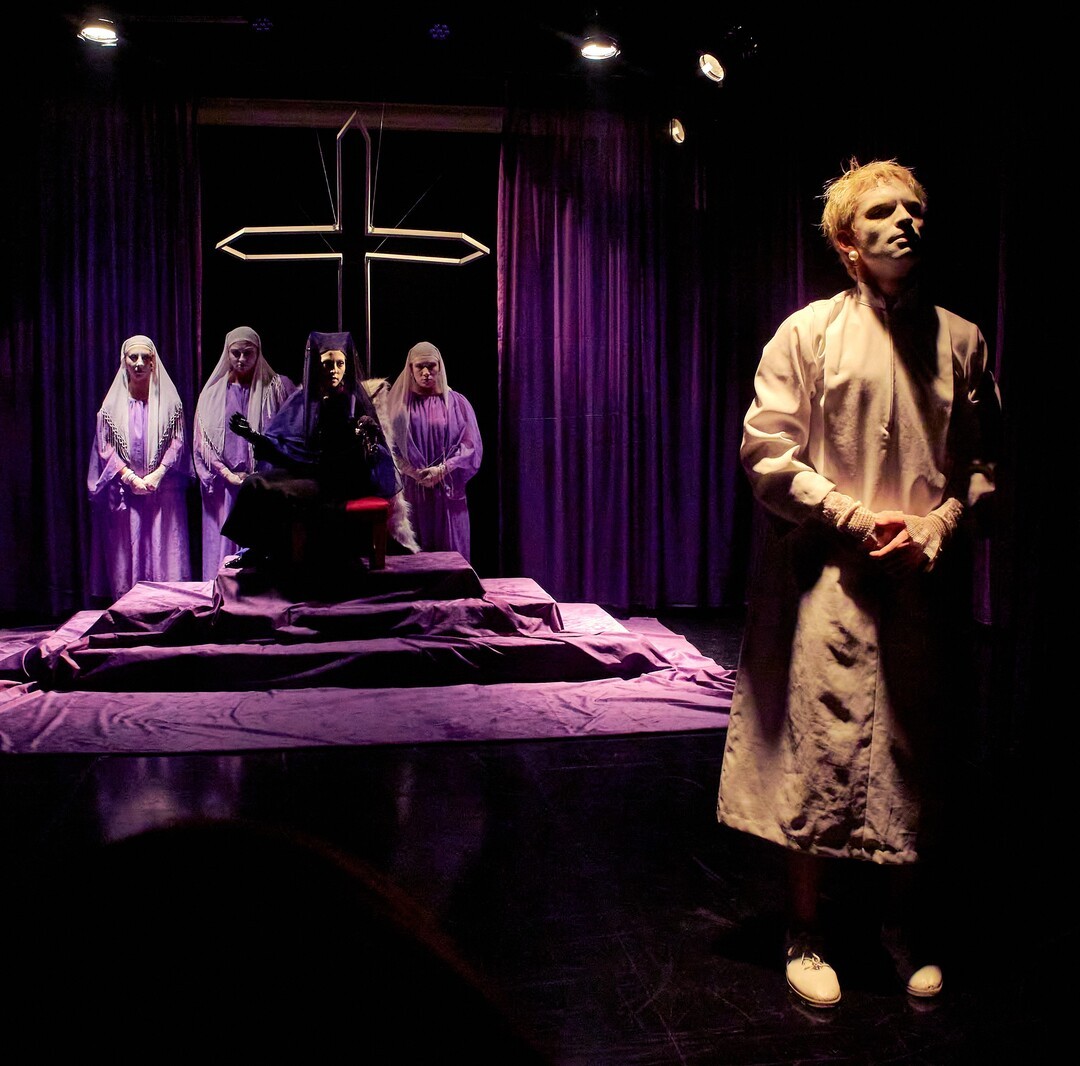 El sonido de afuera es una guerra sangrienta