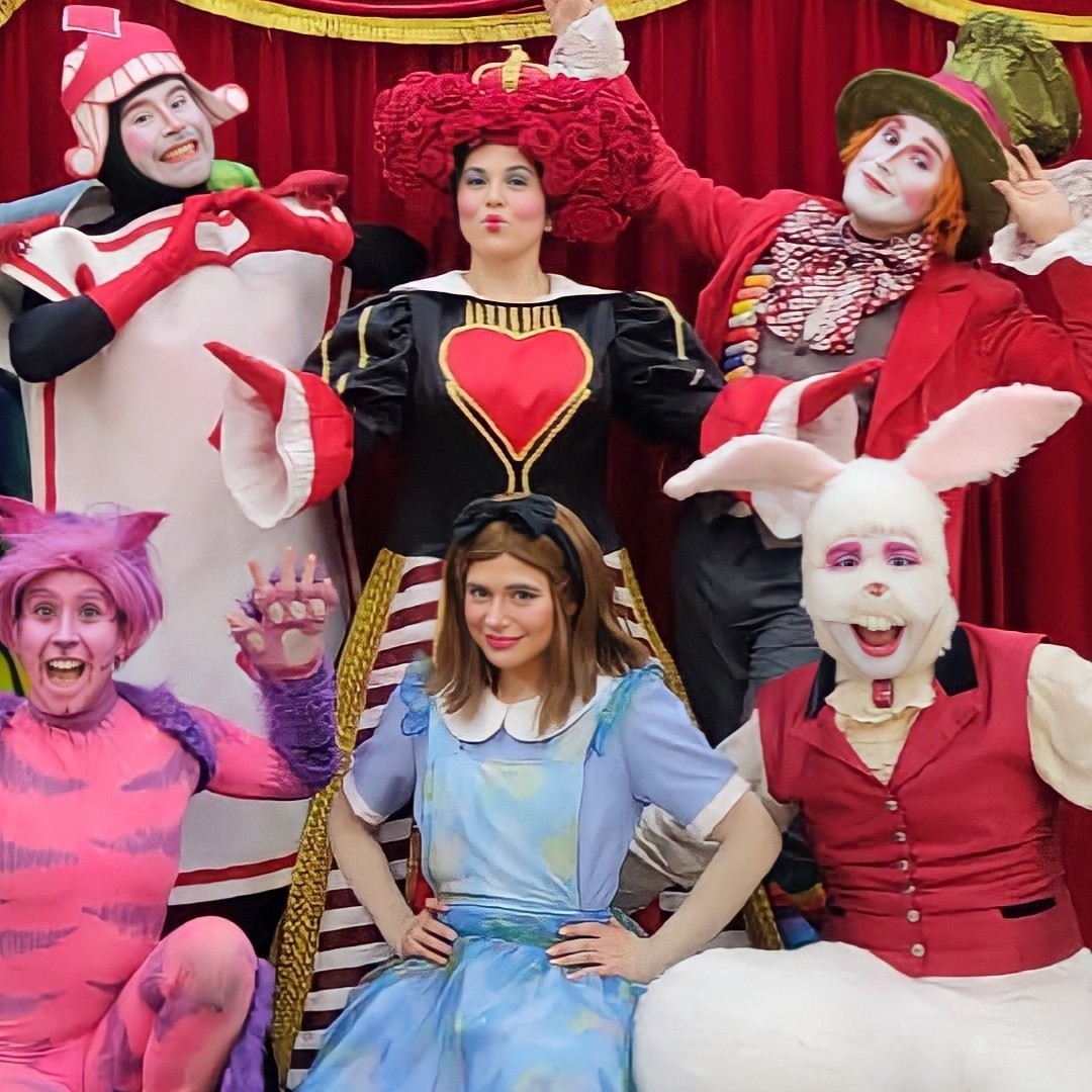 ALICIA EN EL PAÍS DE LAS MARAVILLAS